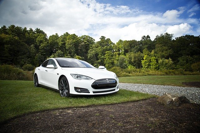 Budoucnost elektro automobilů. Tesla model 3, stojí za to!